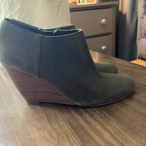 Nine West ankle bootie